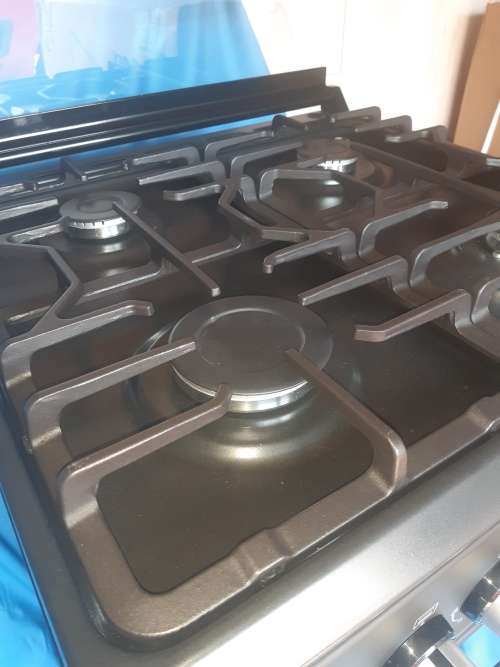 STUNNING GAS STOVE 600MM X 600MM  4 BURNER WITH GAS OVEN QUALITY GUARANTEED 2 YEAR WARRANTY